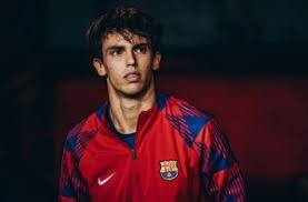 擦屁股！追梦篮下几乎空篮不进！巴特勒飞身再抢前场板补进！